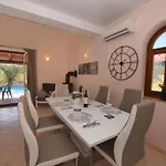 In Vi Njan With Private Pool And Garden Vila Višnjan