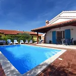 In Vi Njan With Private Pool And Garden Višnjan