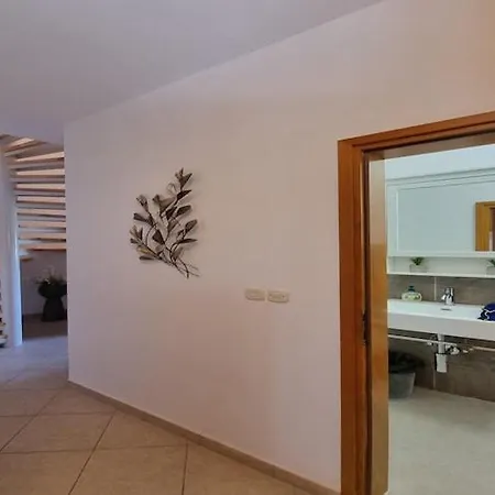 In Vi Njan With Private Pool And Garden Вилла Вишнян