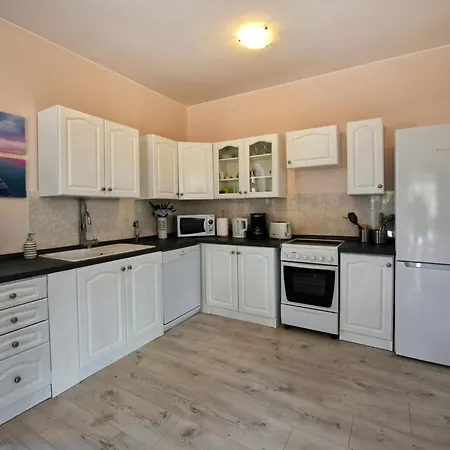 In Vi Njan With Private Pool And Garden Вилла Вишнян