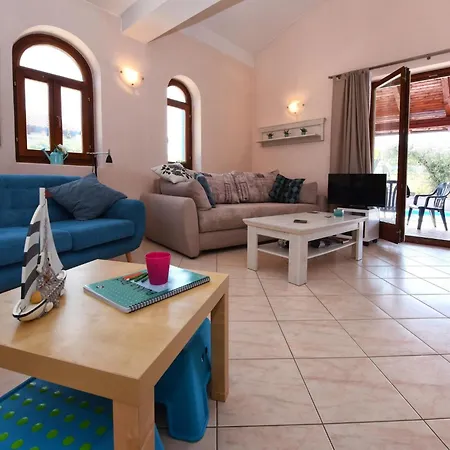 In Vi Njan With Private Pool And Garden Вилла