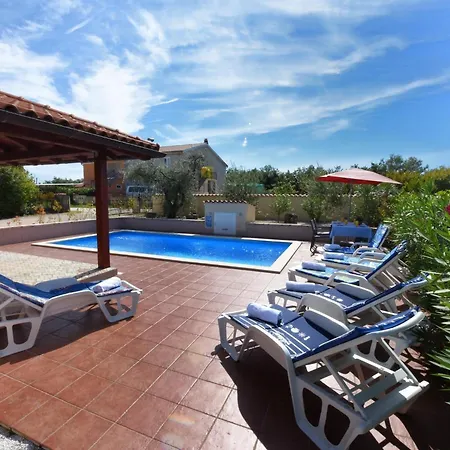 Вилла In Vi Njan With Private Pool And Garden *