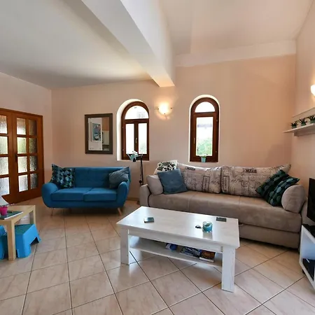 In Vi Njan With Private Pool And Garden * Вишнян