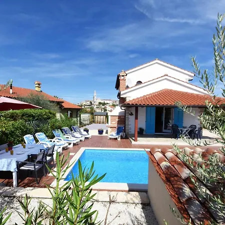In Vi Njan With Private Pool And Garden Вилла