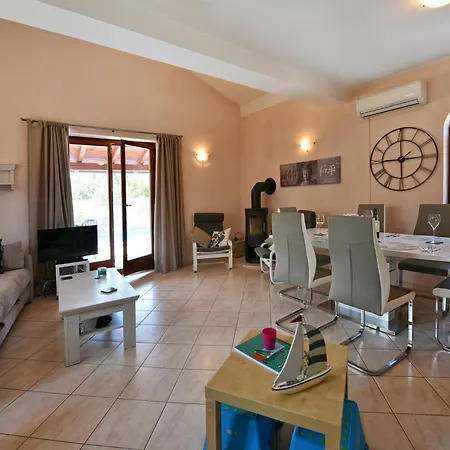 Vila In Vi Njan With Private Pool And Garden