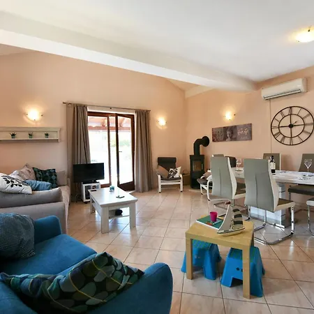 In Vi Njan With Private Pool And Garden Вилла *