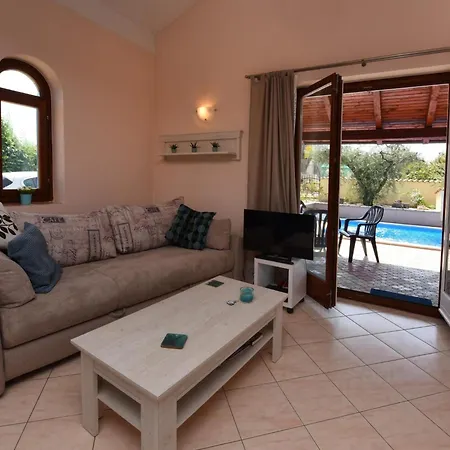 In Vi Njan With Private Pool And Garden