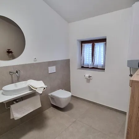 In Vi Njan With Private Pool And Garden Višnjan