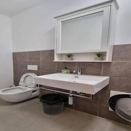 In Vi Njan With Private Pool And Garden