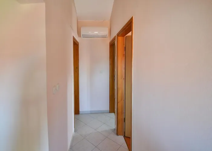 Vila In Vi Njan With Private Pool And Garden