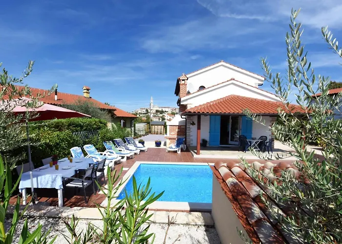 In Vi Njan With Private Pool And Garden Vila